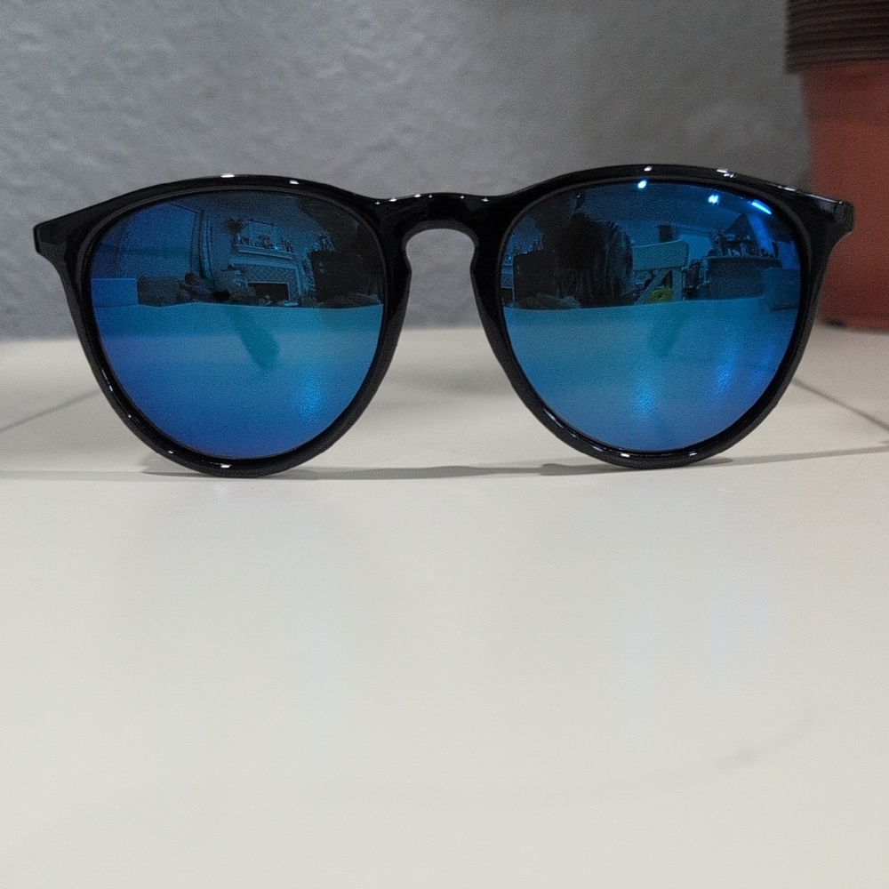Fashion Poshers Black and Blue Sunglasses